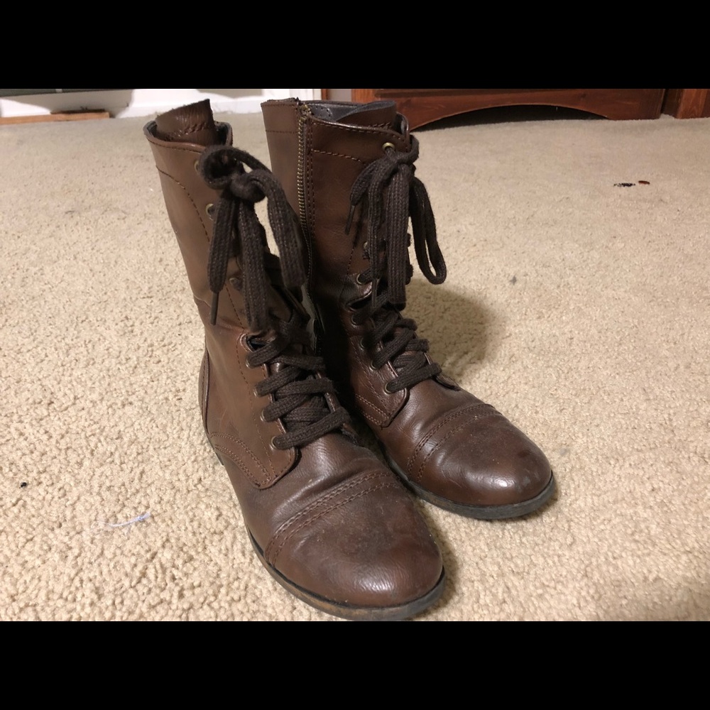 Combat boots